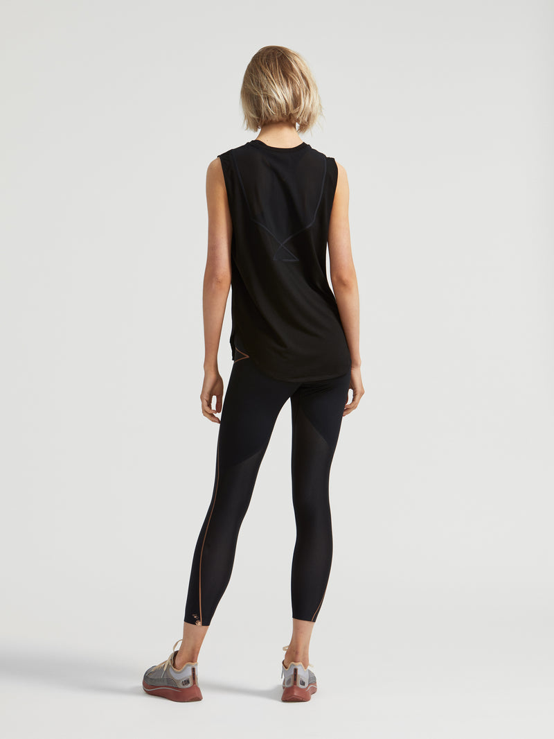 Kubrick Tank Black